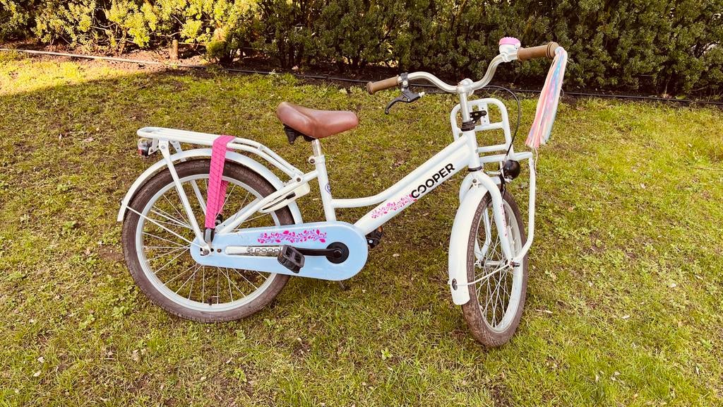 Witte Cooper 20 inch kinderfiets met voordrager, Fietsen en Brommers, Fietsen | Kinderfietsjes, Ophalen, Gebruikt, Terugtraprem
