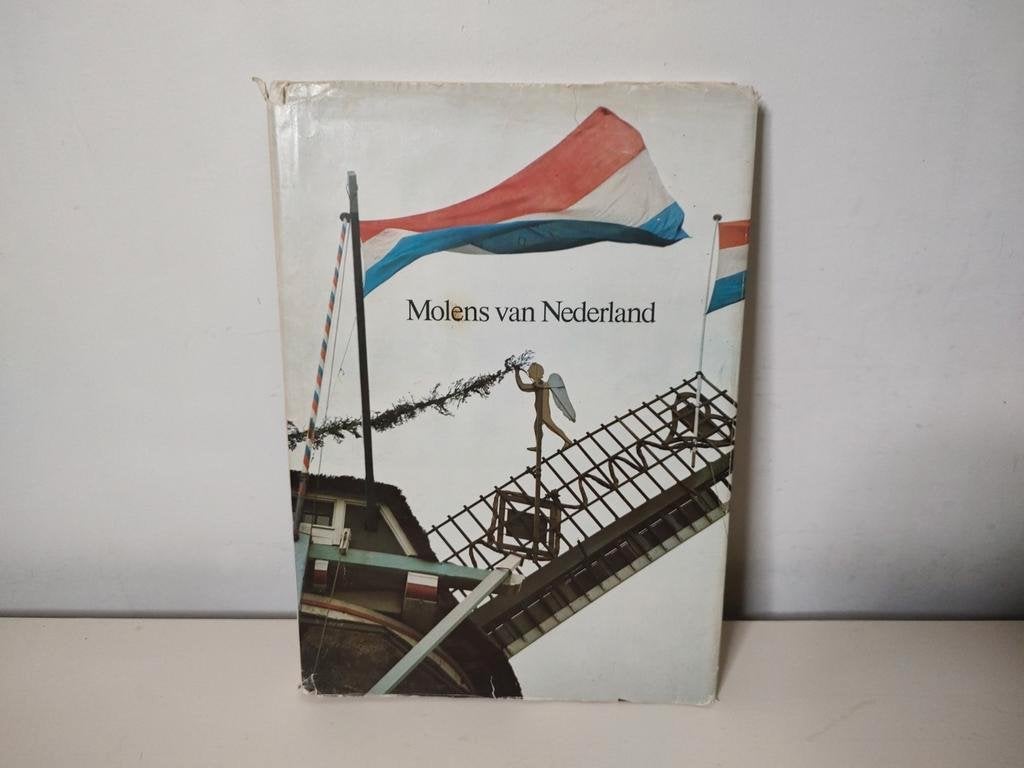 Molens van Nederland - ISBN 9789021504407, Herman Besselaar, Ophalen of Verzenden, 20e eeuw of later, Gelezen