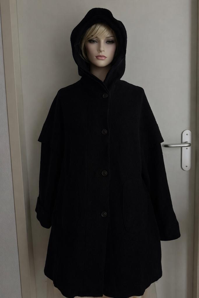 Fuchs Schmitt zwarte wollen mantel met capuchon maat 40 ZGAN, Kleding | Dames, Ophalen of Verzenden, Zo goed als nieuw, Maat 42/44 (L)