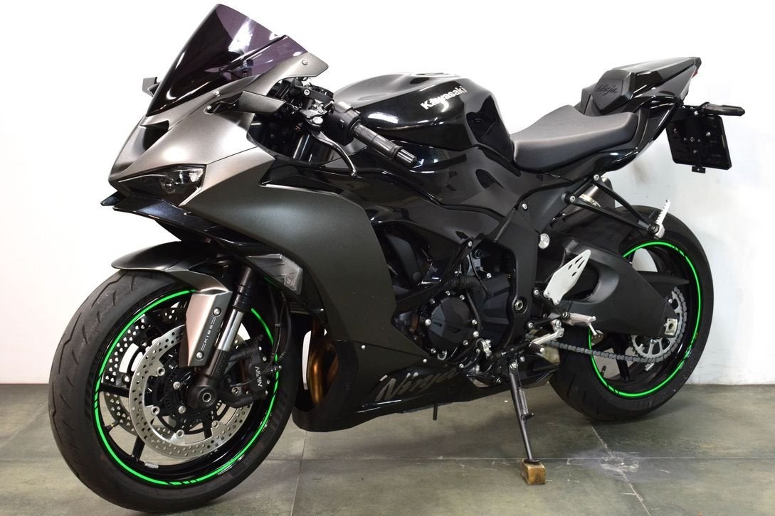 KAWASAKI NINJA ZX-6R (bj 2026) ABS Akrapovic, Motoren, 636 cc, 4 cilinders, Motorrijbewijs A, Bedrijf