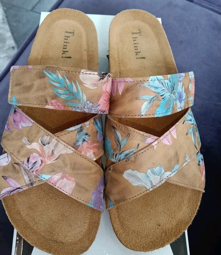 Nieuwe Think! sandalen met bloemenprint, maat 41, Bruin, Think!, Nieuw, Sandalen of Muiltjes