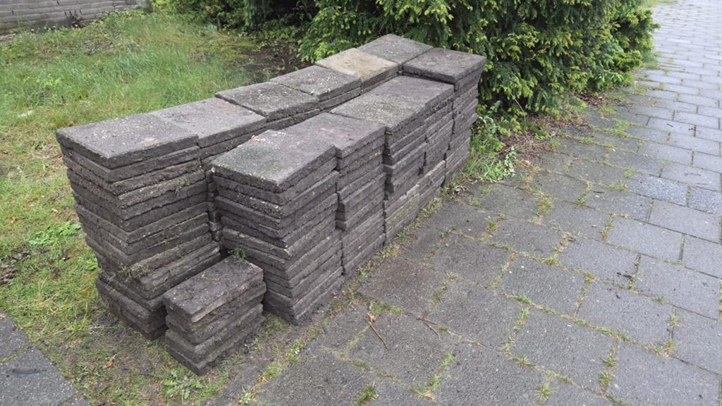 Gratis tegels 30 x 30 cm, Tuin en Terras, Ophalen, Gebruikt, Beton, Terrastegels