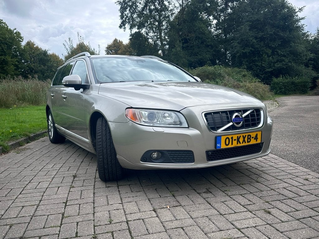 Volvo V70 2.4 D SUMMUM AUT, 15 km/l, 1800 kg, Diesel, Particulier