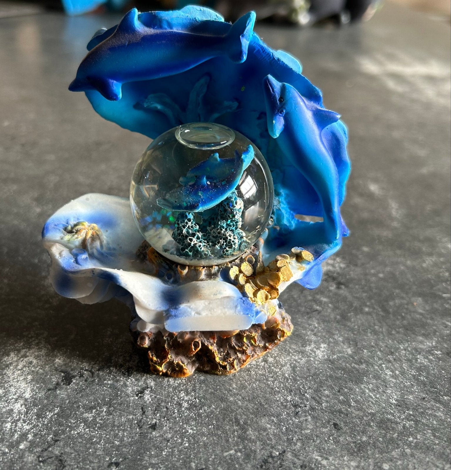 Dolfijnen Sneeuwbol in Schelp - Blauw Decoratie, Blauw, Overige stijlen, Kunststof, Ophalen of Verzenden