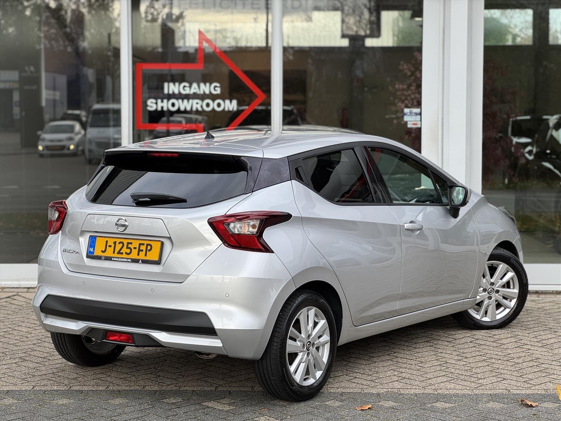 NISSAN Micra 1.0 IG-T 100pk N-Connecta | Navigatie | Camera, Traction-control, Origineel Nederlands, 3 cilinders, Zilver of Grijs