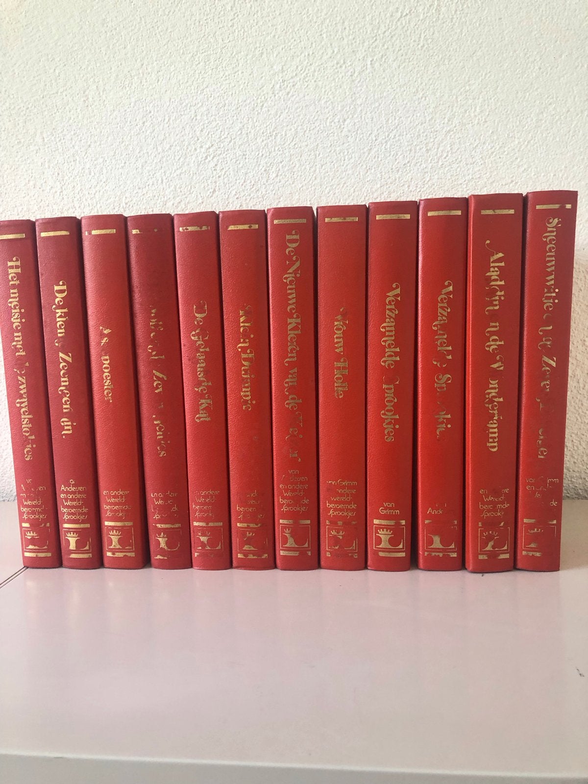 12 prachtige sprookjesboeken - Rode band, gouden opdruk, Ophalen of Verzenden, Gelezen