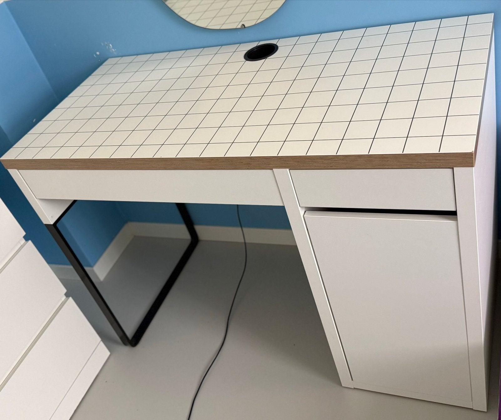 Ikea micke wit bureau met lades en kabeldoorvoer, Ophalen, Met lades, Spaanplaat of MDF, Zo goed als nieuw