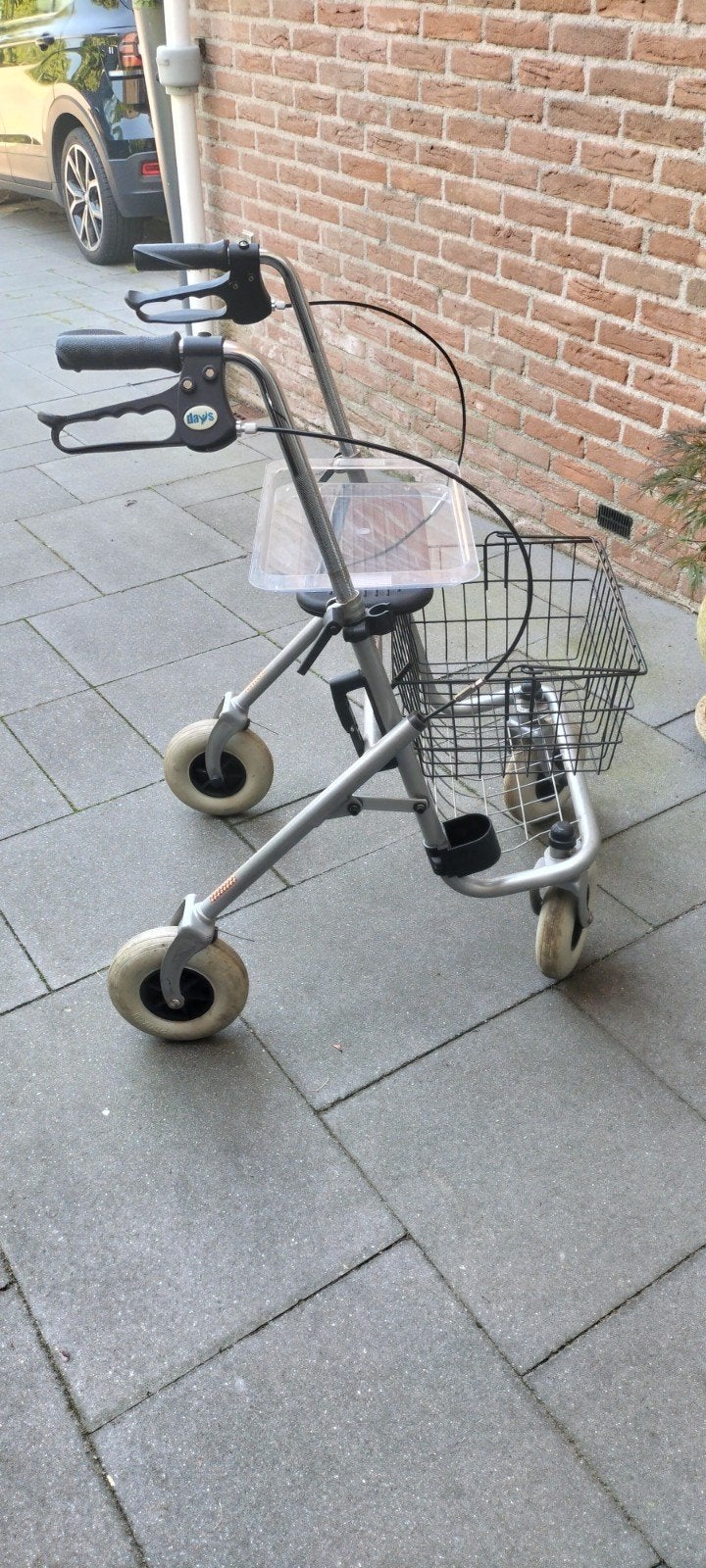 Nette rollator, inklapbaar met mand en dienblad, Ophalen