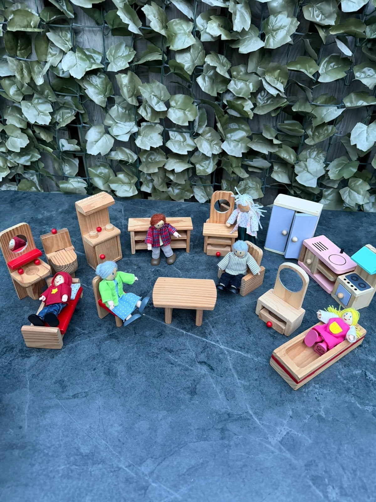 1. set houten poppenhuismeubels en flexibele buigpoppetjes, Ophalen of Verzenden, Gebruikt, Poppenhuis