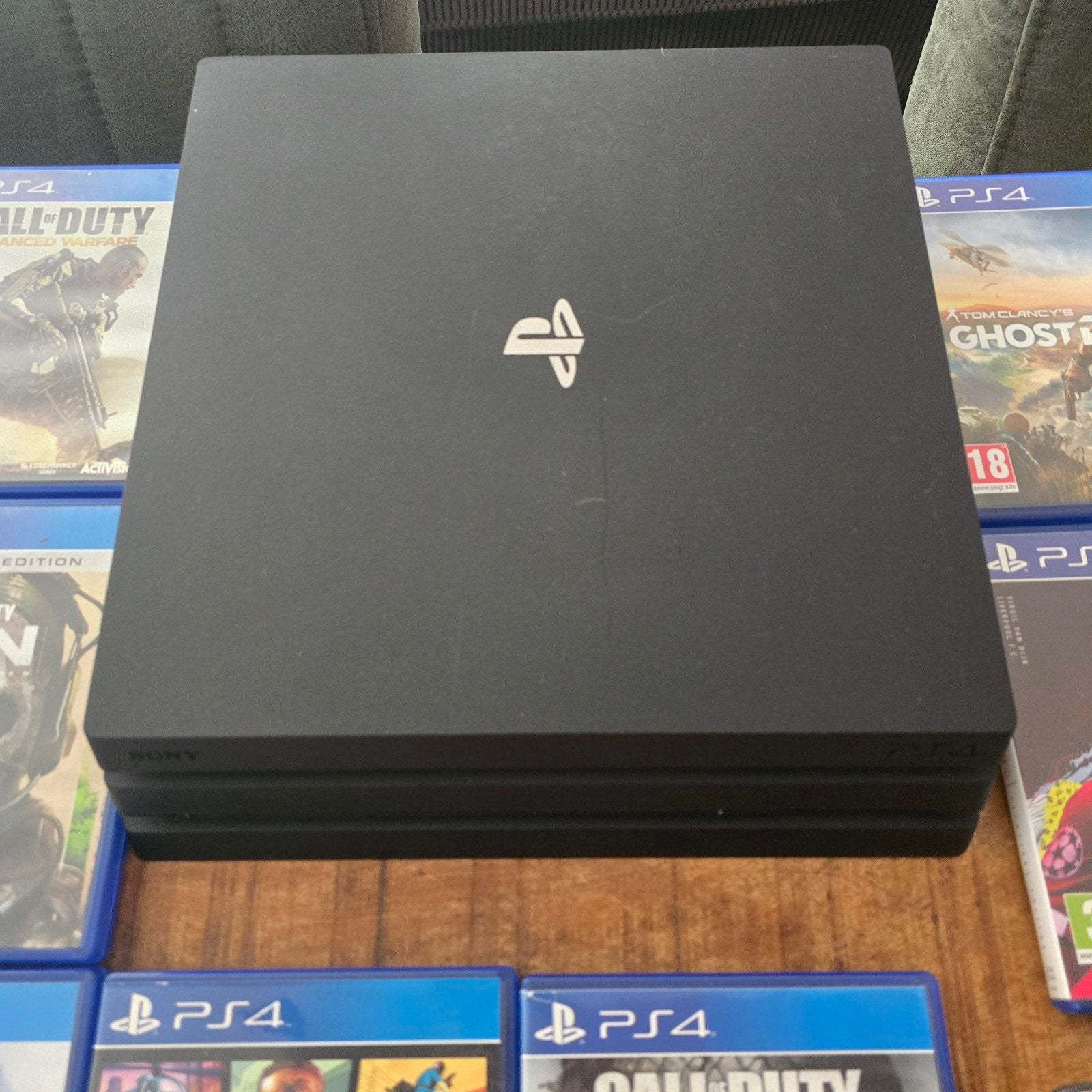 ps4 pro 1tb, Spelcomputers en Games, Ophalen, Zo goed als nieuw, Met 2 controllers, Pro