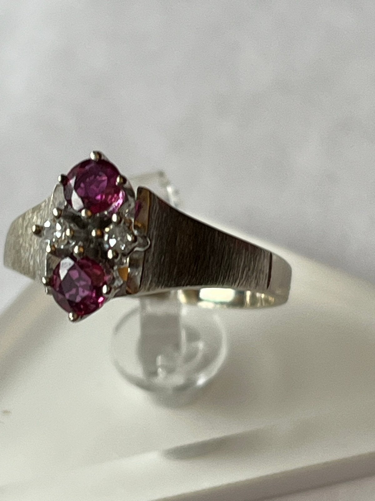 Witgouden ring met Robijn en Diamanten (14 CT), Verzenden, Wit, Zo goed als nieuw, 17 tot 18