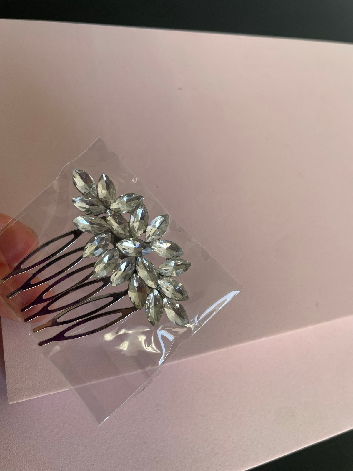 Haarkam nieuw met strass steentjes - bruidsaccessoirss tiara, Ophalen of Verzenden, Nieuw, Wit, Accessoires