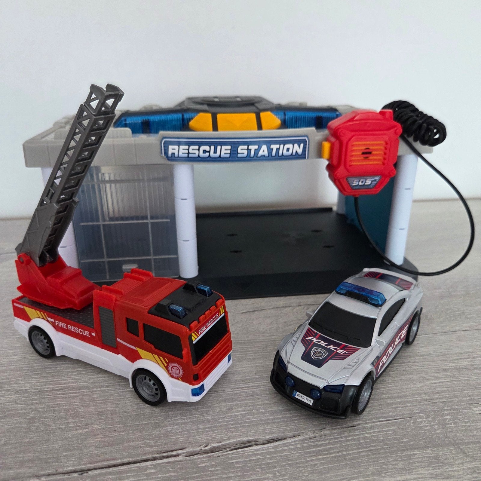 Dickie Toys Rescue Station met brandweerauto & politiewagen, Ophalen of Verzenden, Zo goed als nieuw