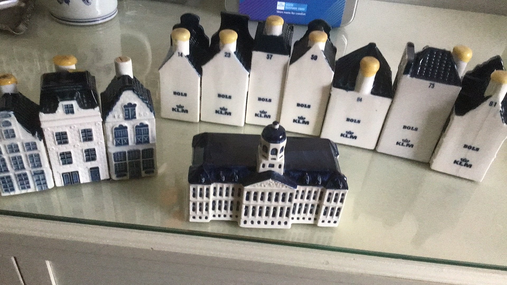 10 KLM huisjes 9 met zegel + Goedewaagen Paleis op de Dam., Verzamelen, KLM Huisjes, Ophalen of Verzenden, Zo goed als nieuw, Paleis of Waag