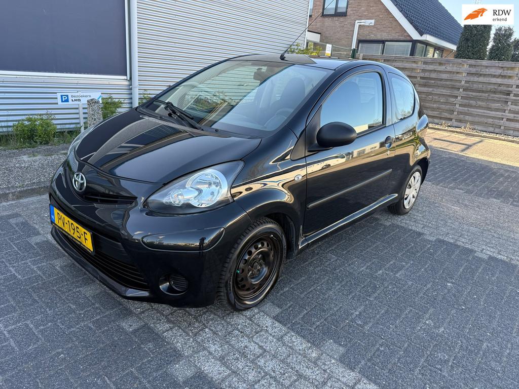 Toyota Aygo 1.0 VVT-i Access 3-deurs Bj:2012, Voorwielaandrijving, Euro 5, Gebruikt, 4 stoelen