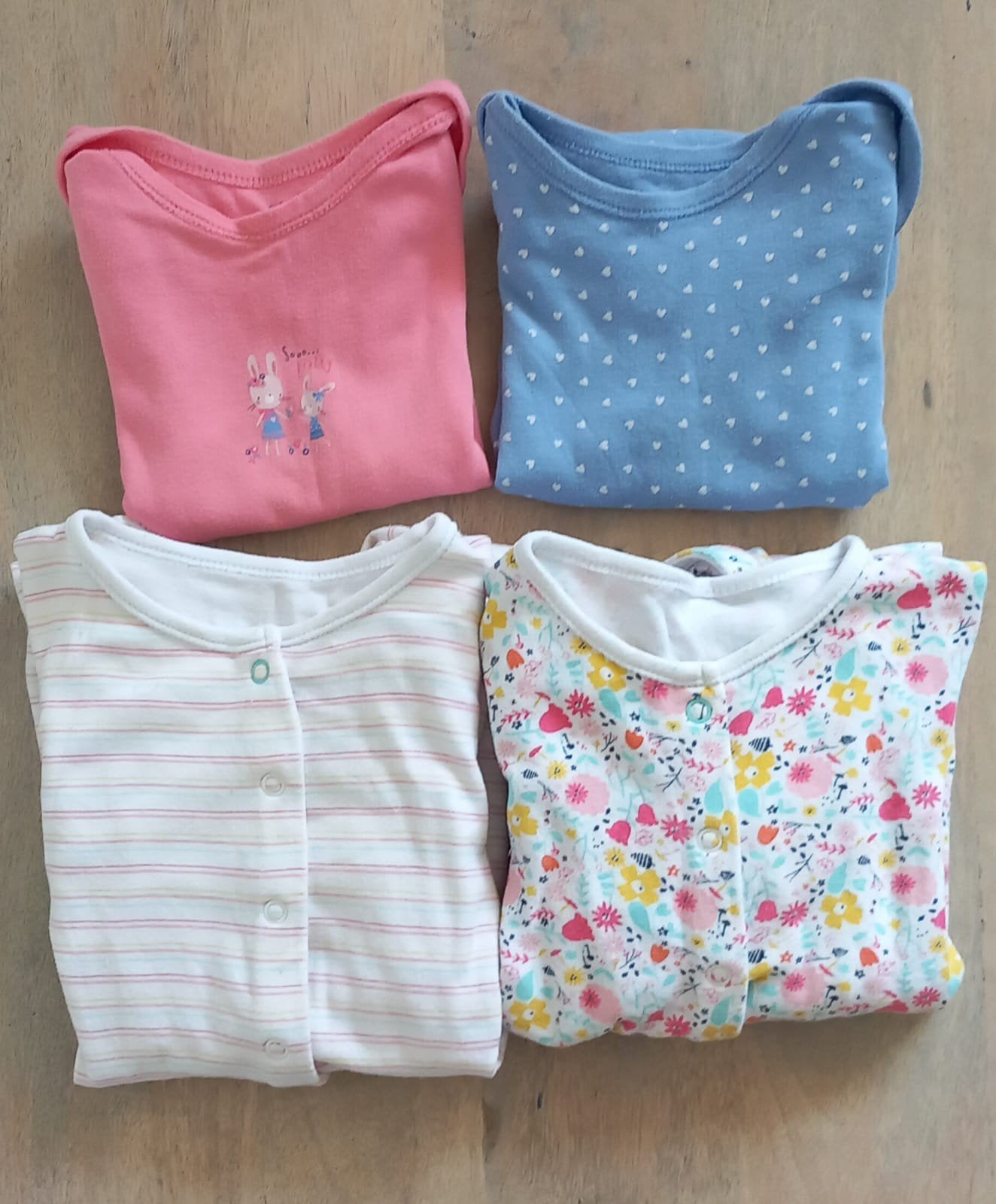 Leuke set van 2 rompertjes en 2 pyjama's maat 80-86, Kinderen en Baby's, Babykleding | Maat 86, Gebruikt, Jongetje of Meisje, Ophalen of Verzenden