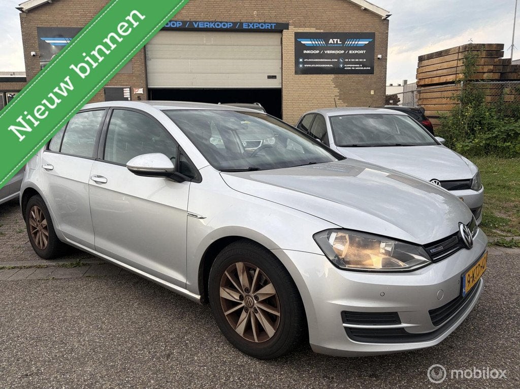Zeer NETTE Volkswagen Golf 1.6 TDI Highline DEALER ONDR. APK, Voorwielaandrijving, Euro 5, Automatische klimaatregeling, Gebruikt