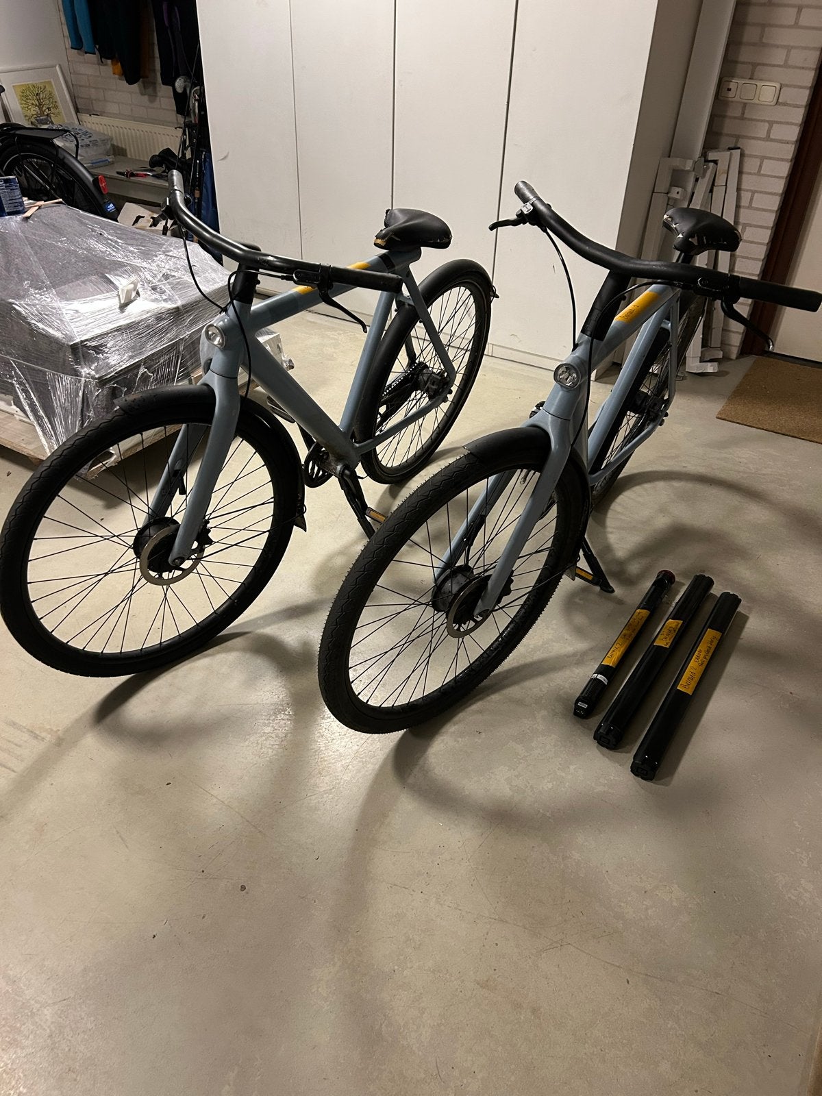 2x VanMoof fietsen met accu storing (kabelboom uitgesloten)