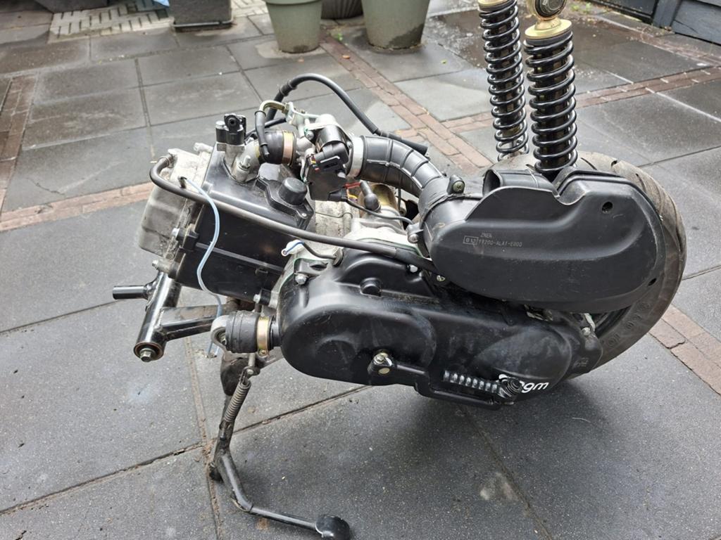 Motorblok origineel AGM Vx50 gy6 50cc 4 takt 10 inch, Ophalen, Gebruikt, Blok, Overige merken