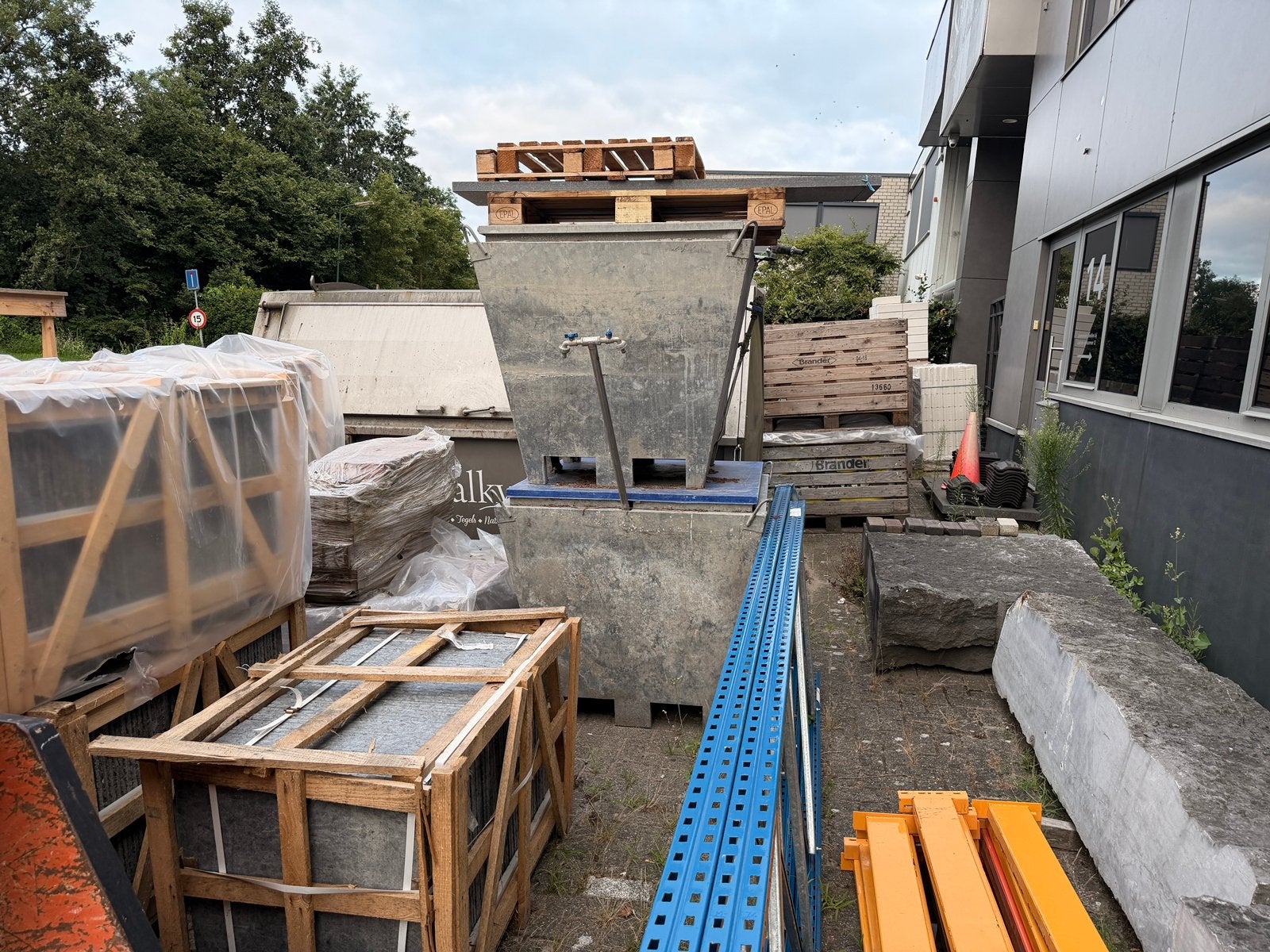 Bouw waterput met isolatie luiken en dubbele kraan, Ophalen, Zo goed als nieuw, 50 mm of meer, Balk