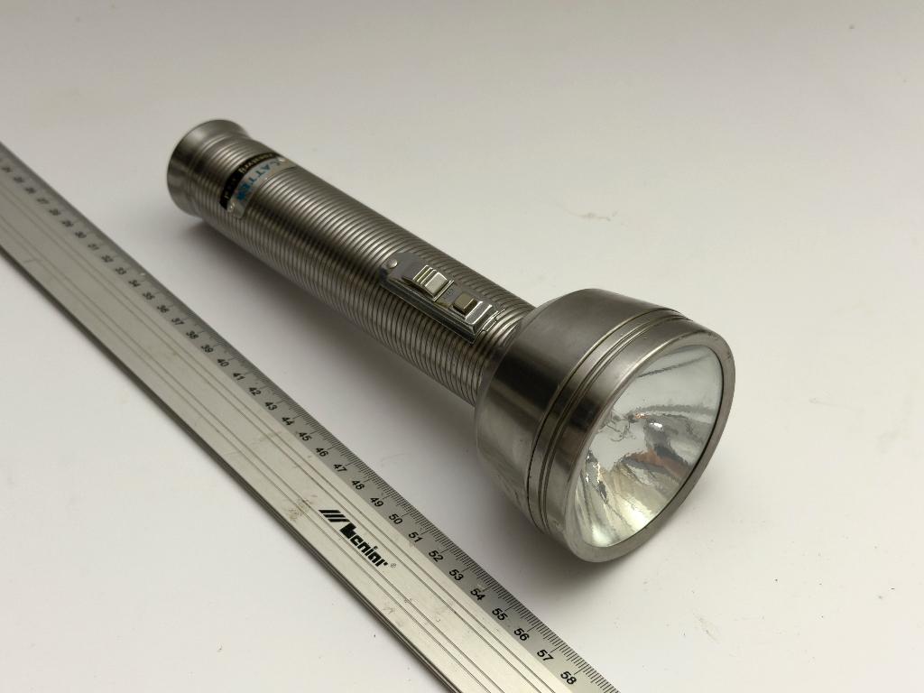vintage zaklamp, Caravans en Kamperen, Zaklampen, Ophalen of Verzenden, Gebruikt, Batterij