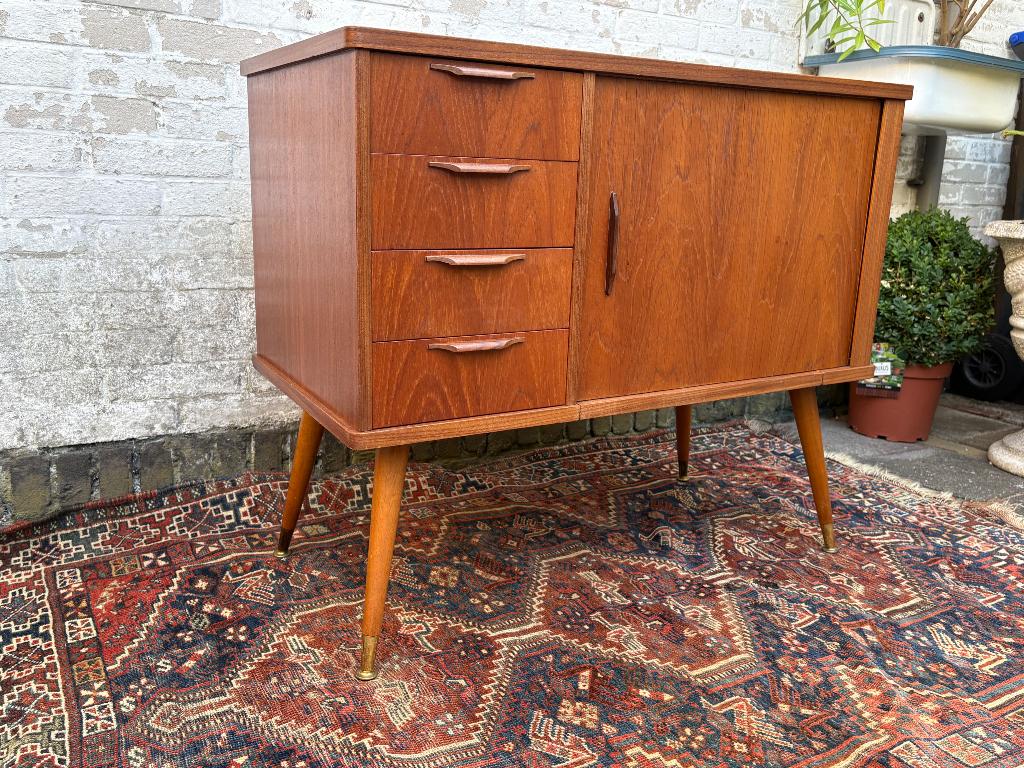 Tv / lp muziek kastje Badkamermeubel retro vintage jaren 60s, Huis en Inrichting, Deens design - Zweeds - Scandinavisch - Pastoe