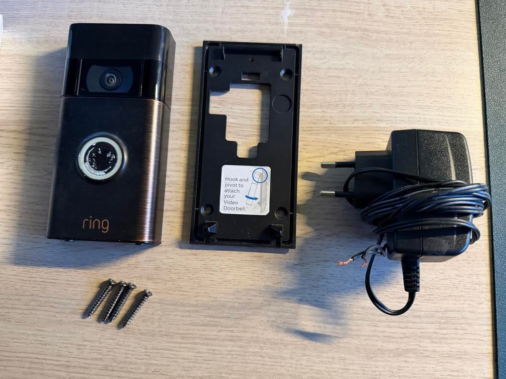 Ring deurbel met twee chimes en adapter, Ophalen of Verzenden, Bewegingsdetectiesensor, Gebruikt, Bedraad