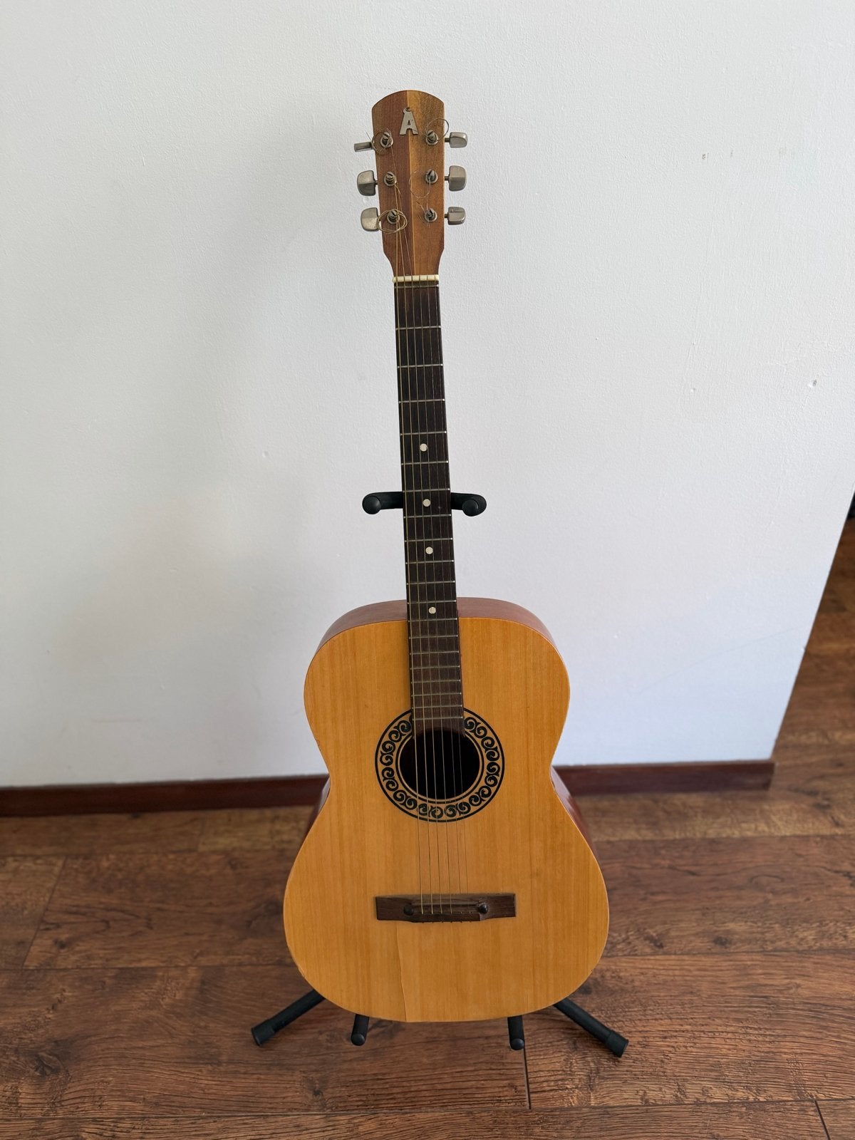 Akoestische gitaar met standaard, Ophalen, Gebruikt, Western- of Steelstringgitaar, Met koffer