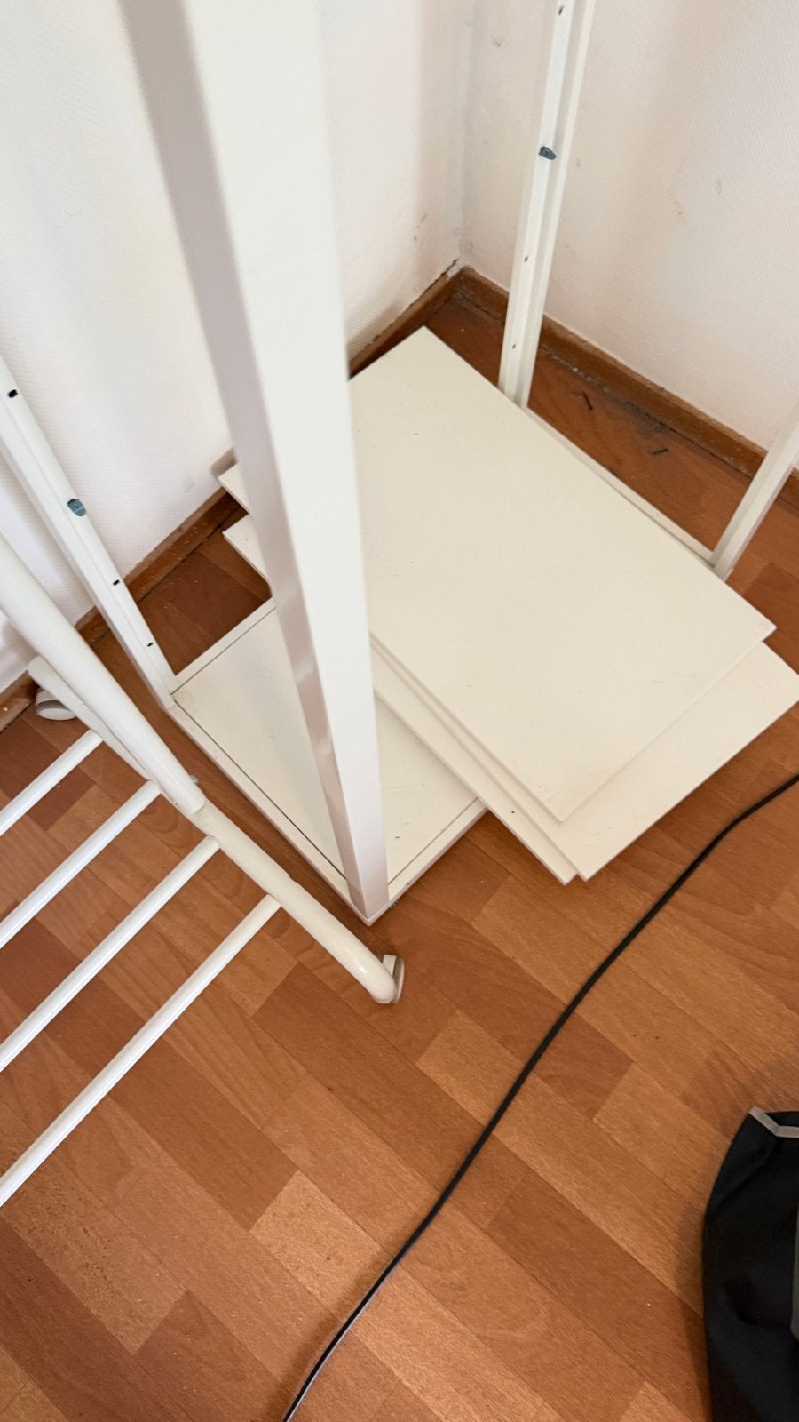 Witte metalen stellingkast met planken, Ophalen, Gebruikt