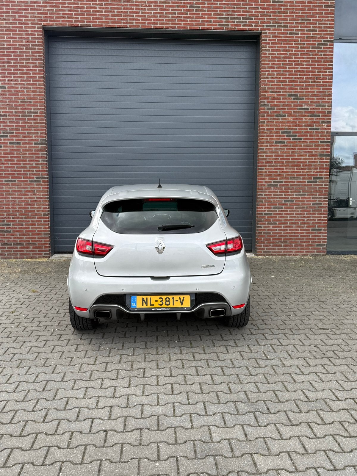 Foto 5 van Renault Clio 1.6 RS Turbo 147KW 5-DRS AUT 2015 Grijs