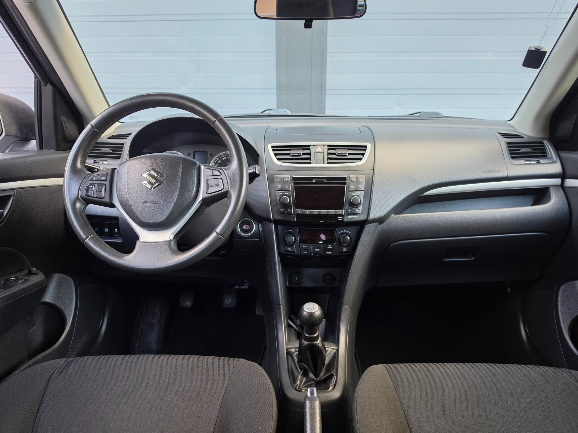 Suzuki SWIFT 1.2 Exclusive INDIGO edition, cruise, open dak,, Voorwielaandrijving, Stof, Gebruikt, 4 cilinders