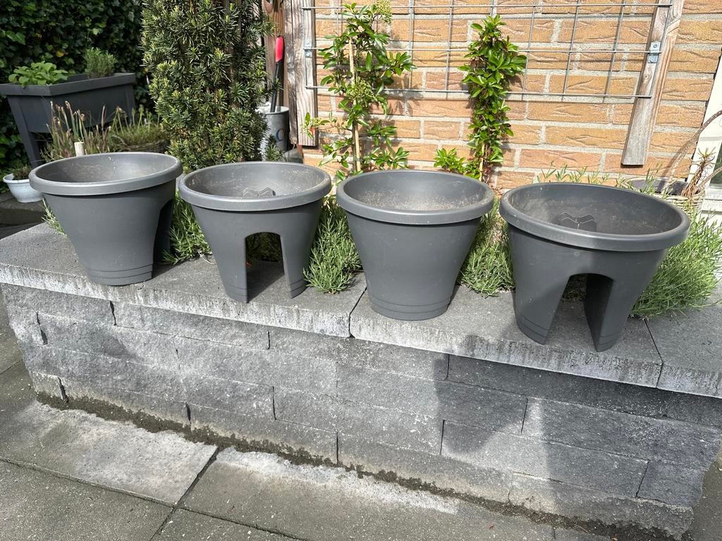 4 grijze kunststof Elho balkon bloempotten, 25 tot 40 cm, Kunststof, Gebruikt, Rond