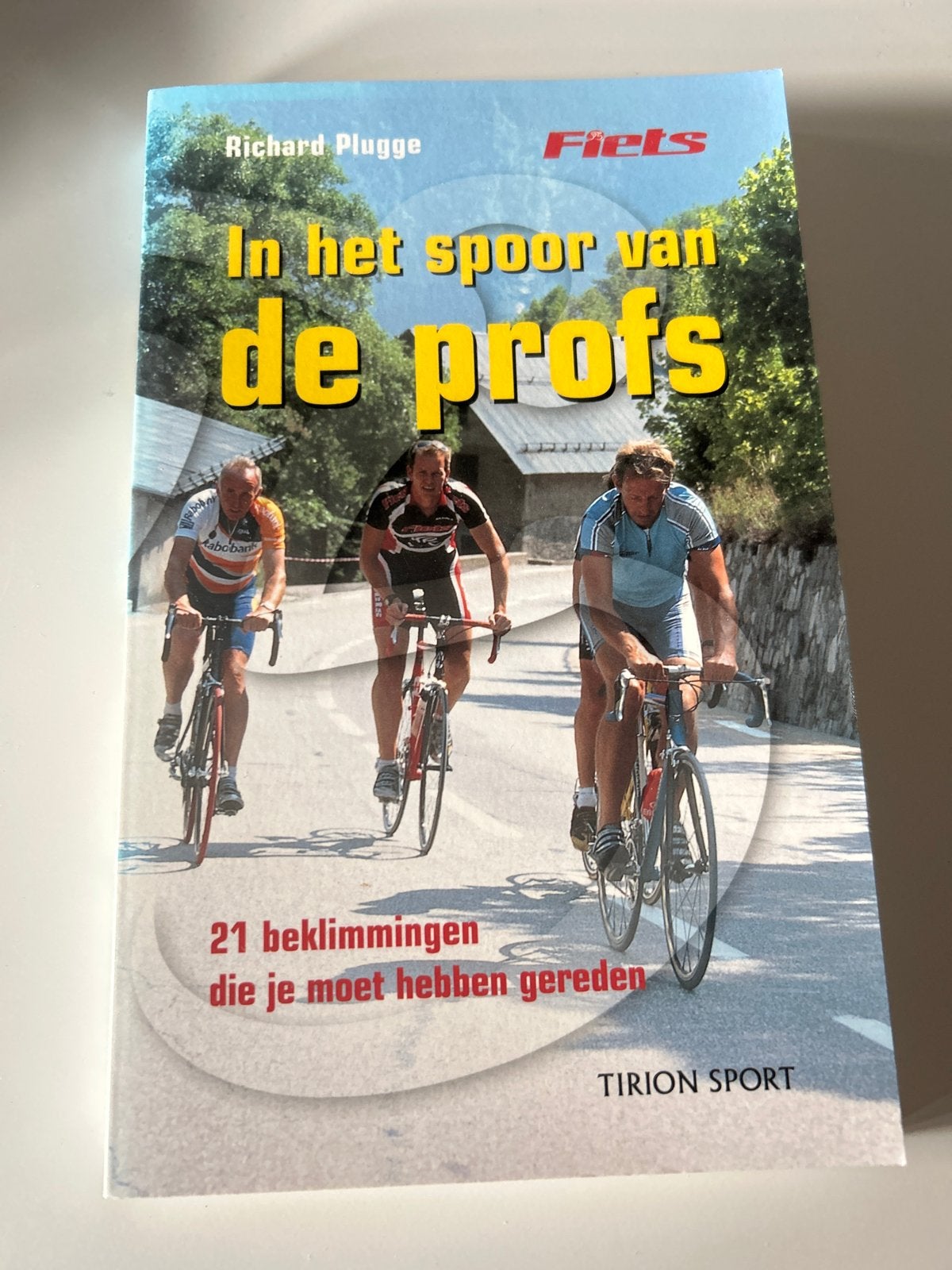 In het spoor van de profs - Richard Plugge (Fiets), Ophalen of Verzenden, Zo goed als nieuw, Lopen en Fietsen