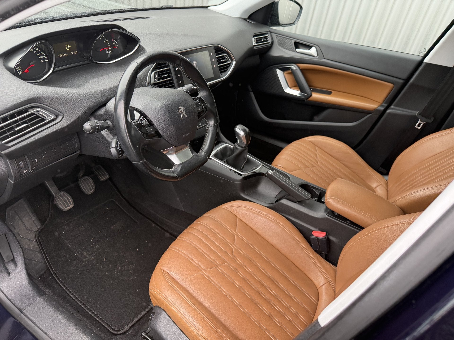Peugeot 308 SW 1.2 PureTech Blue Lion Leer, Pano, Clima, Cru, Voorwielaandrijving, Gebruikt, Euro 6, 1199 cc