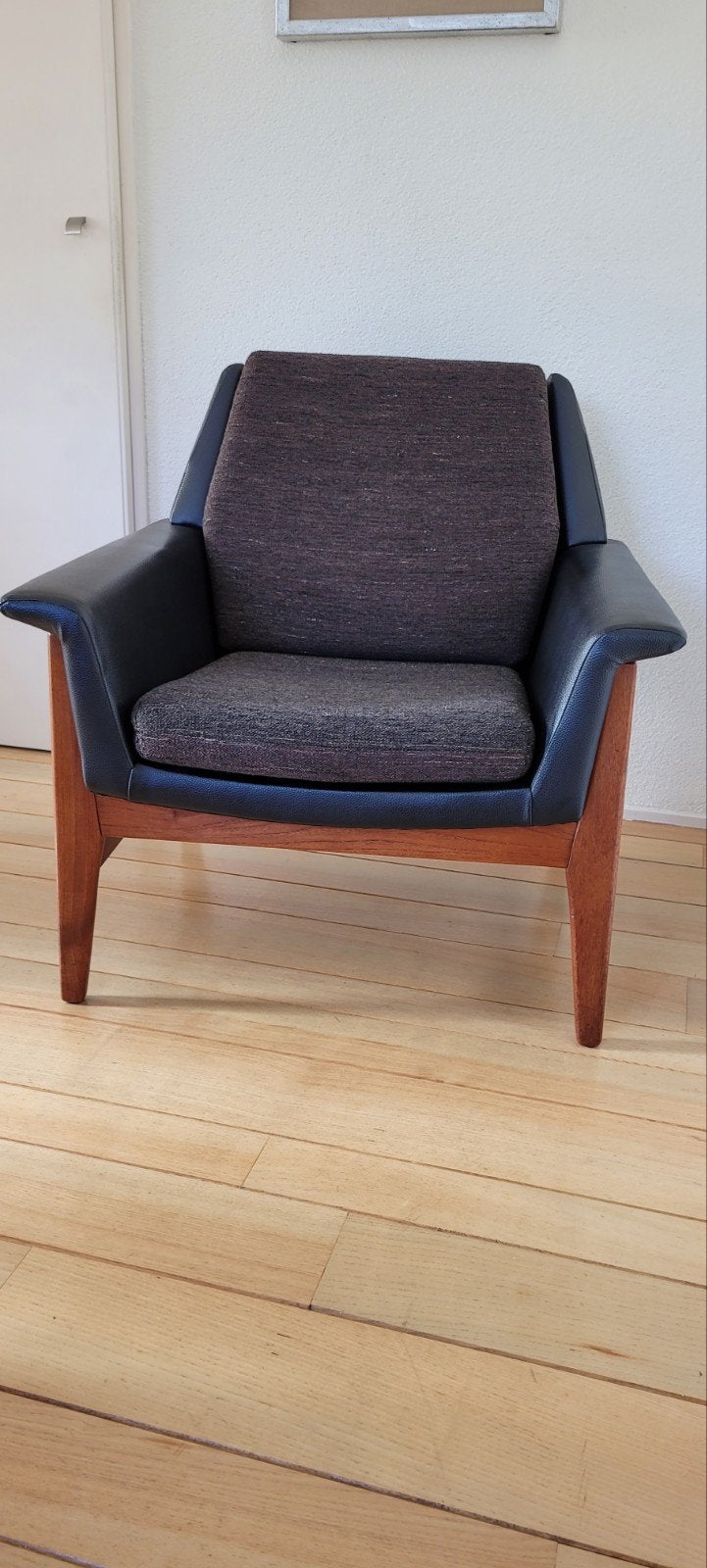 Vintage fauteuil, Huis en Inrichting, Ophalen, Zo goed als nieuw, Leer, 50 tot 75 cm