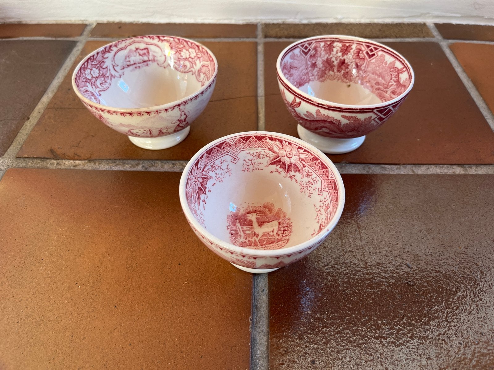 Set van 3 Antieke Maastrichtse Spoelkommen Rood Gemengd, Ophalen