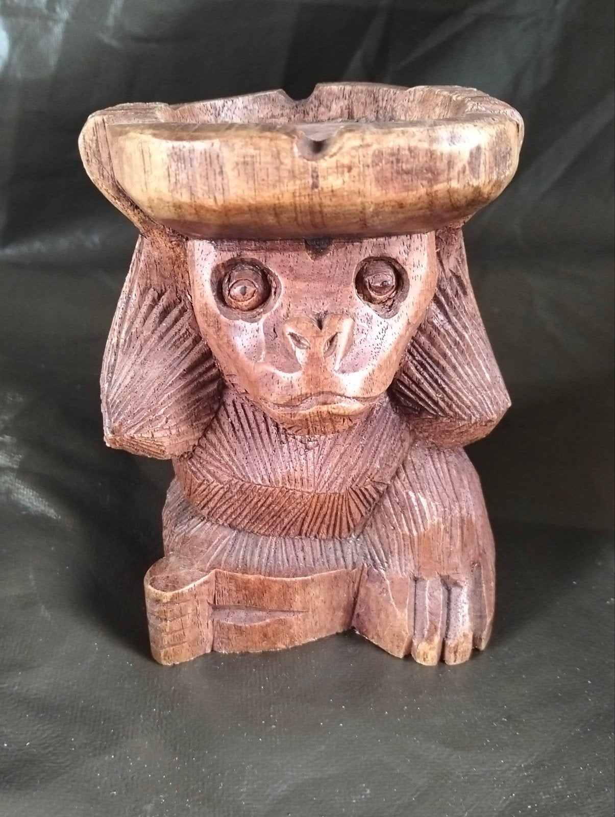 Handgesneden houten aap asbak/houder, Antiek en Kunst, Verzenden