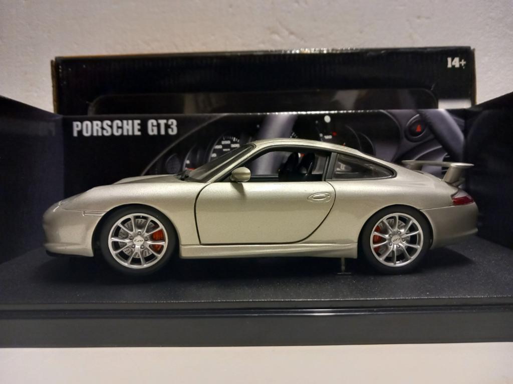 Porsche 911 GT3 light silver metallic Hot Wheels 1:18 KRD, Hobby en Vrije tijd, Modelauto's | 1:18, Ophalen of Verzenden, Zo goed als nieuw