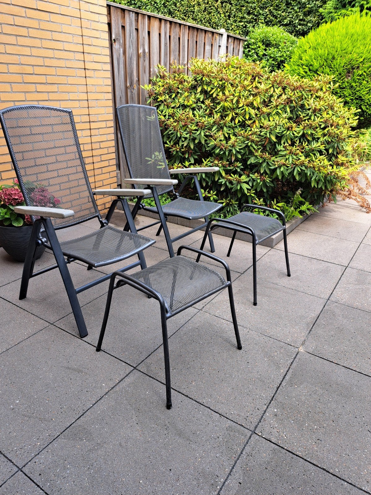 2 verstelbare tuinstoelen + 2 voetenbankjes + 2 opbergdozen, Ophalen of Verzenden, Zo goed als nieuw, Metaal, Verstelbaar