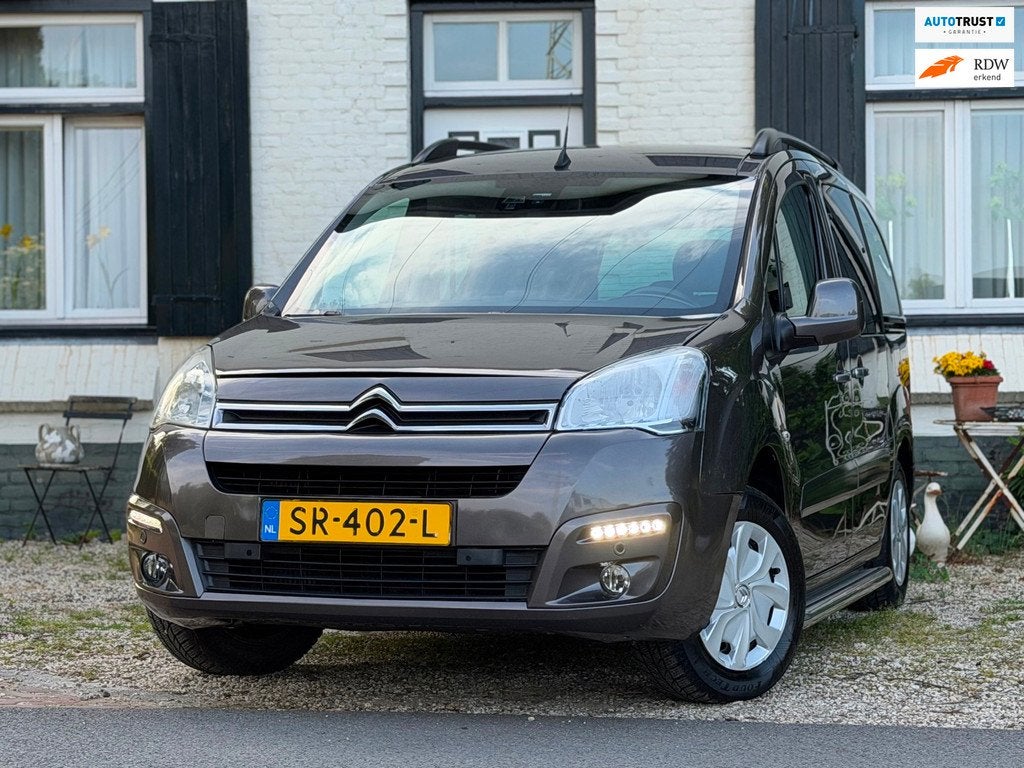 Citroen Berlingo 1.2 PureTech XTR|Navi|Trekhaak|PDC|5-Persoo, Auto's, Citroën, Voorwielaandrijving, Gebruikt, 1199 cc, Handgeschakeld