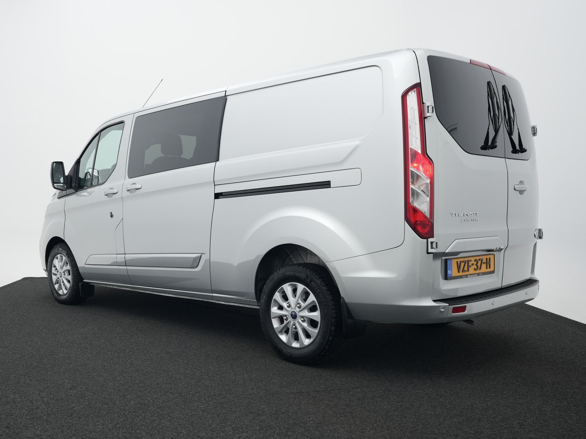Ford Transit Custom 320 2.0 TDCI 130pk L2H1 Limited DC | Cam, Auto's, 15 km/l, 4 cilinders, Bedrijf, 6 stoelen