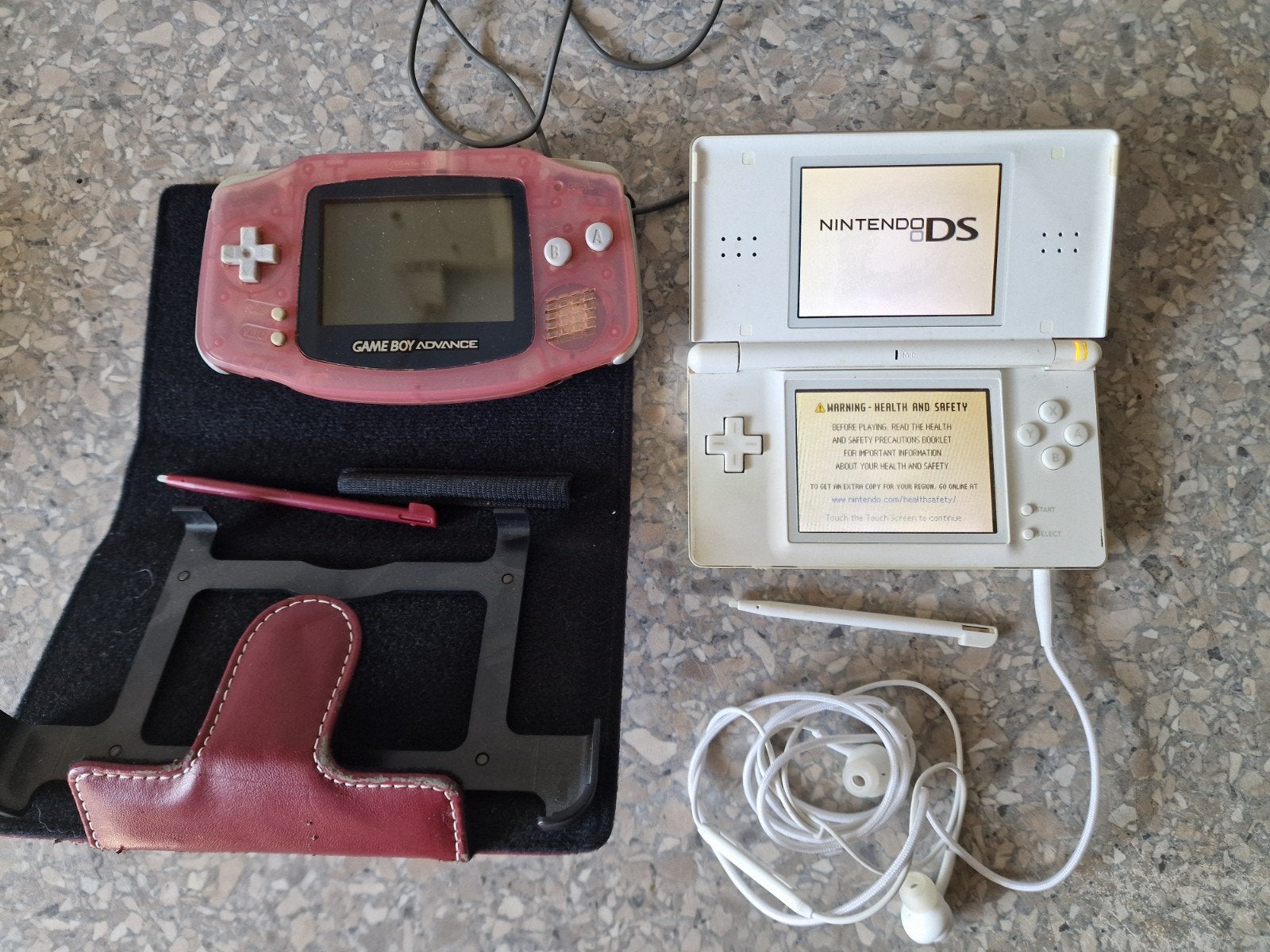 vintage Nintendo DS en gameboy advance hoesje, Spelcomputers en Games, Spelcomputers | Nintendo Game Boy, Ophalen of Verzenden