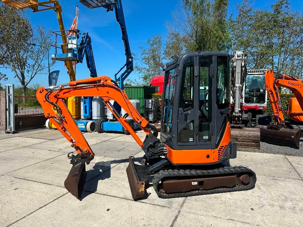 Hitachi Zaxis 22U-2 CLR (bj 2013), Zakelijke goederen, Machines en Bouw | Kranen en Graafmachines, Graafmachine