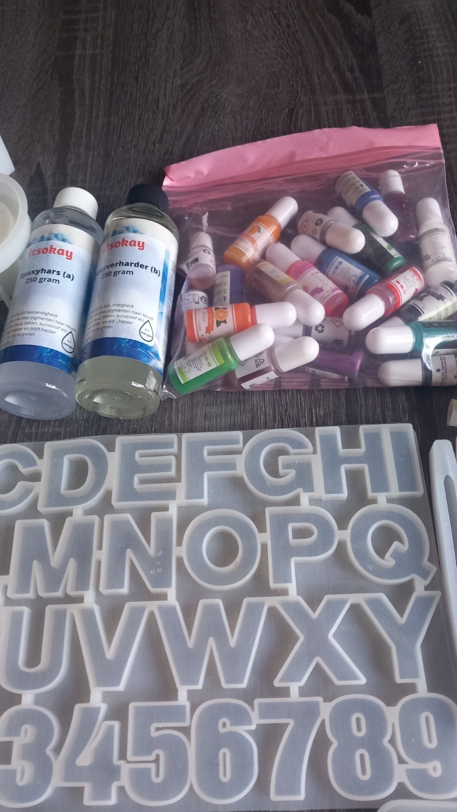 Spullen Epoxy en mallen. Druppels kleuren., Ophalen, Gebruikt