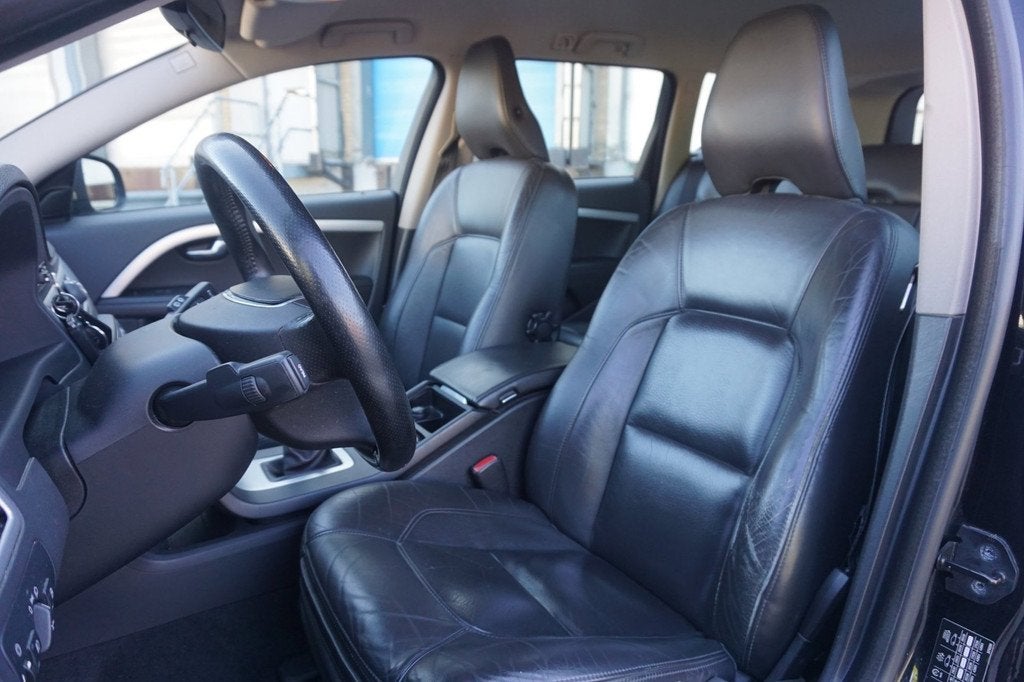 Volvo V70 2.0T R-Edition, Auto's, Voorwielaandrijving, Euro 5, Zwart, 4 cilinders