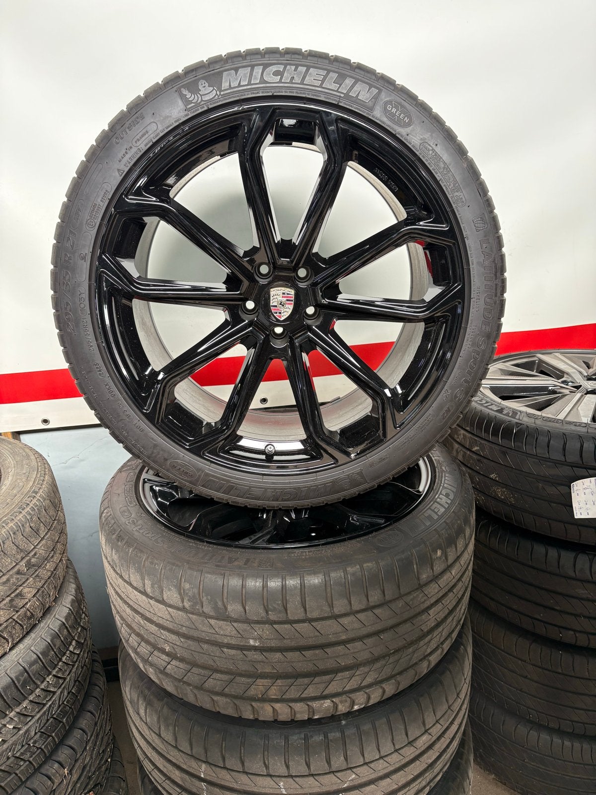 Porsche Macan 21 inch velgen met Michelin zomerbanden, Ophalen, Gebruikt, 295 mm, Banden en Velgen