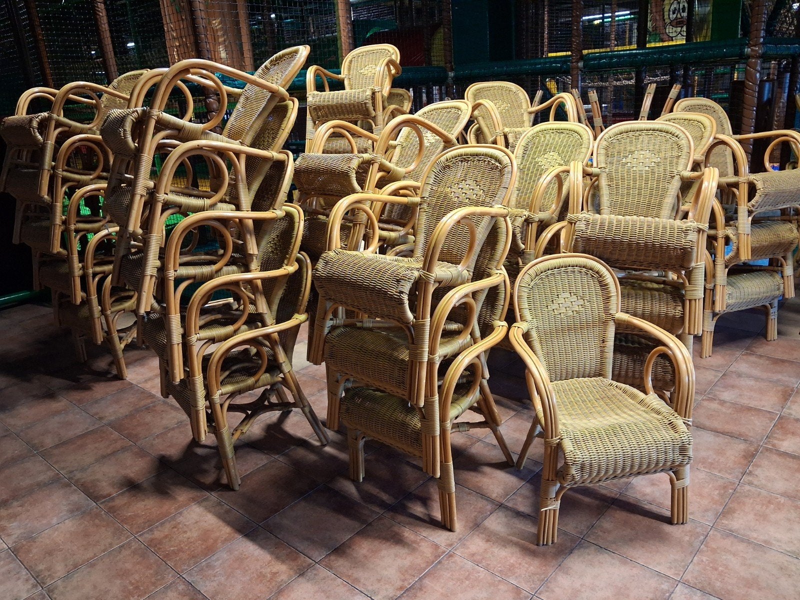 Stevige houten banken met kussens, Ophalen, Gebruikt, Hout