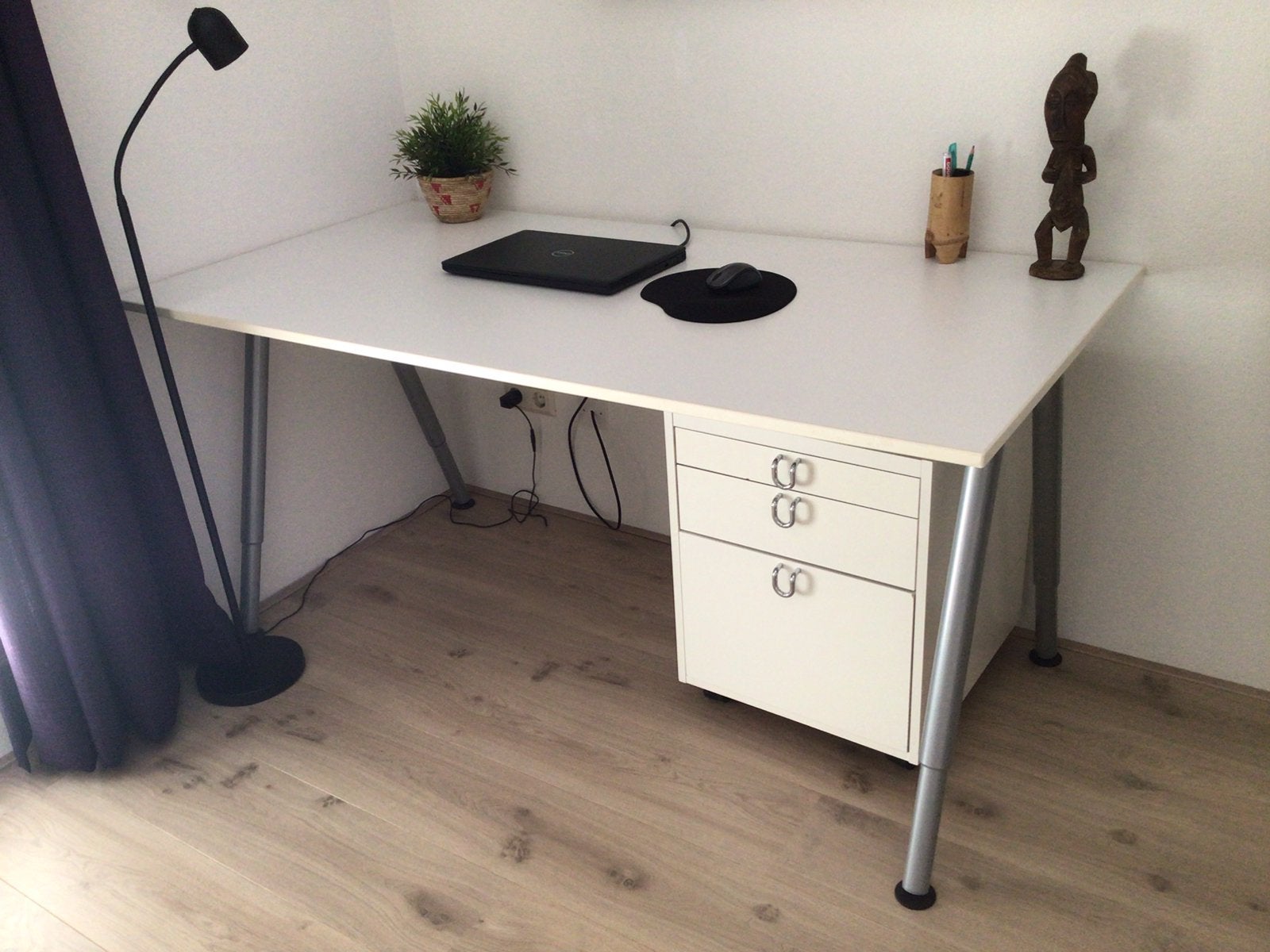 Bureau 80x 160 verstelbaar in hoogte, Ophalen, In hoogte verstelbaar, Zo goed als nieuw