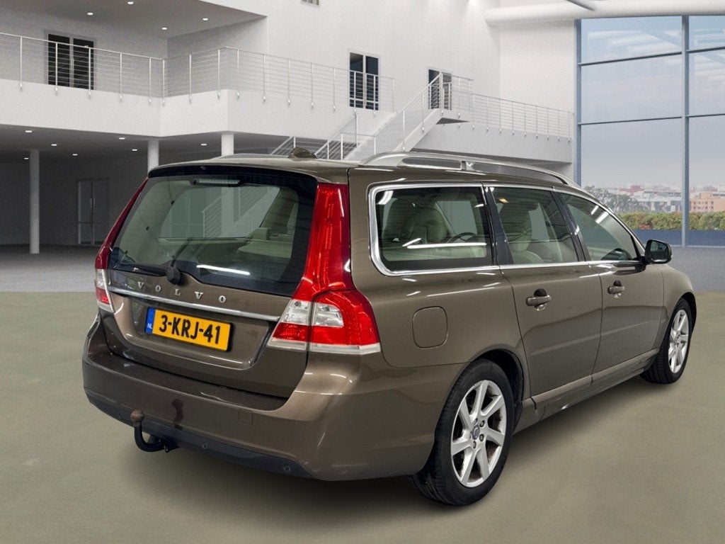 Volvo V70 1.6 D2 Summum/AUTOMAAT/NAVI/LEDER, Euro 5, 4 cilinders, Bruin, Diesel