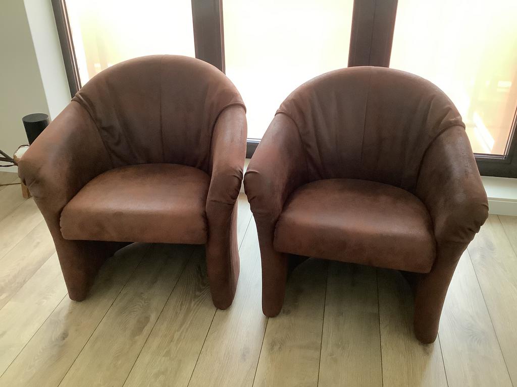Twee moderne fauteuiltjes van Pelle Divani, Ophalen, Minder dan 75 cm, Leer, Zo goed als nieuw